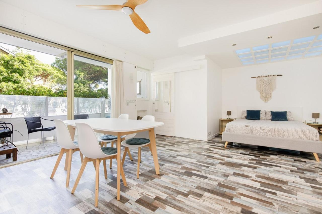 Grand Studio Neuf Face Port Et Plage, Parking Prive Ґольф-Жуан Екстер'єр фото